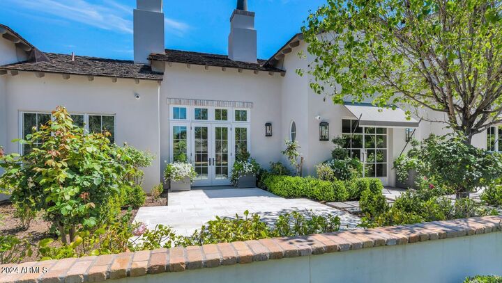 Property Photo:  4615 N Royal Palm Circle  AZ 85018 