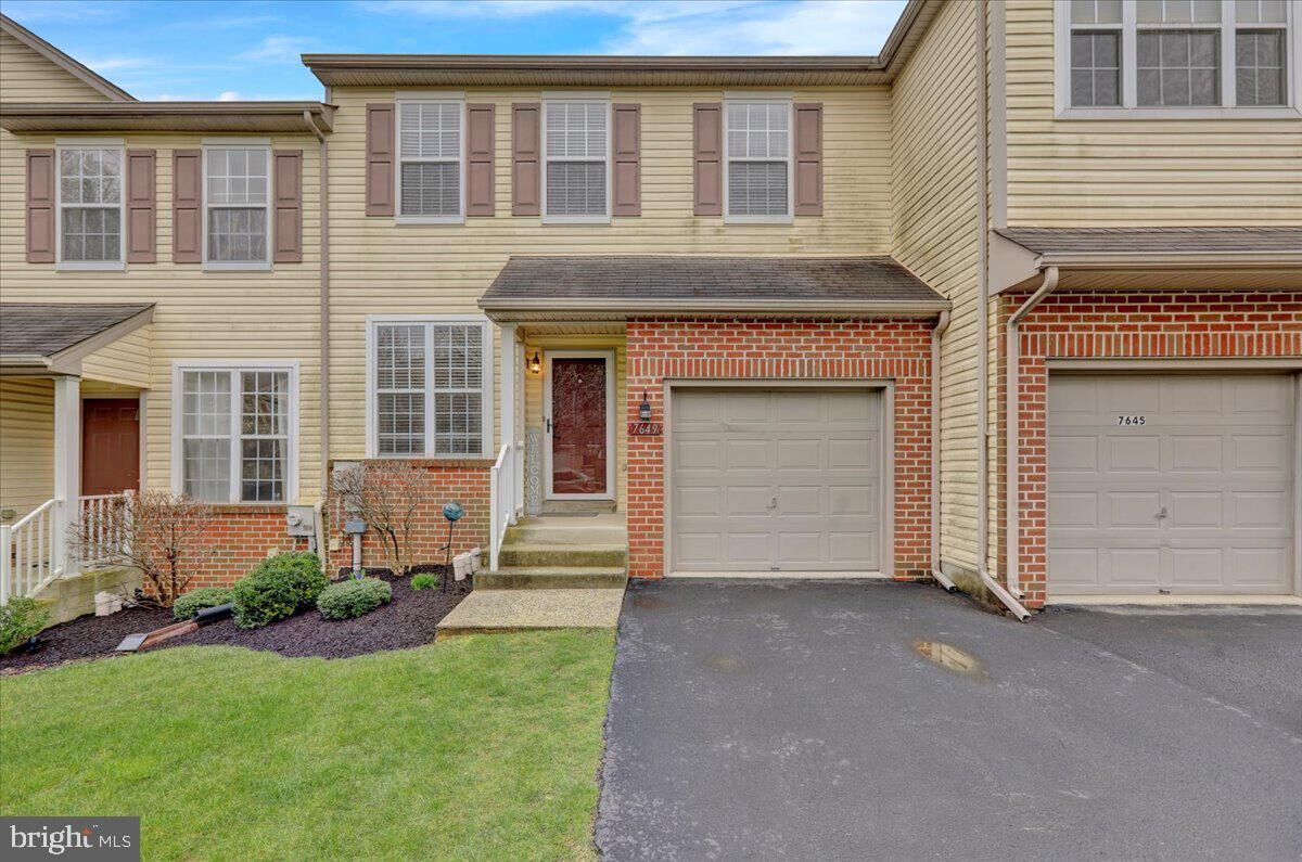 Property Photo: 7649 Cross Creek Cir S PA 18031