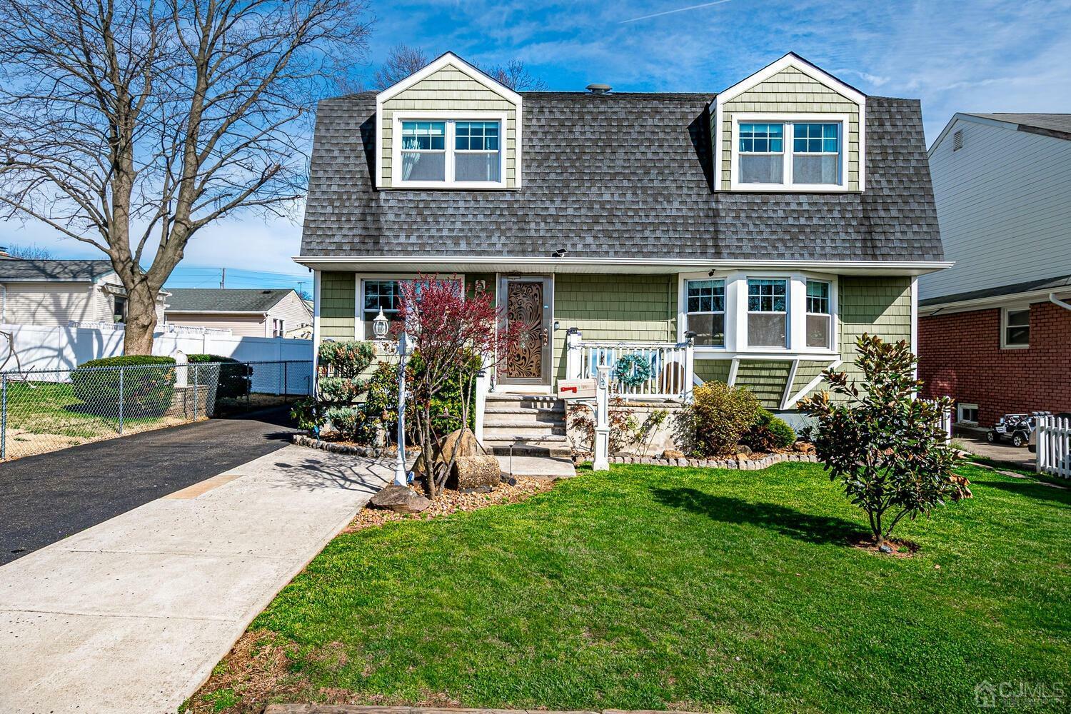 Property Photo:  41 Vale Place  NJ 07077 