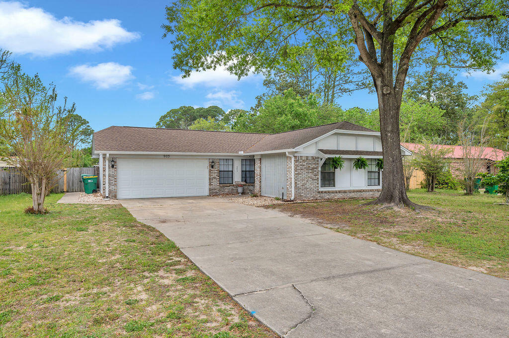 Property Photo:  903 Linden Avenue  FL 32578 