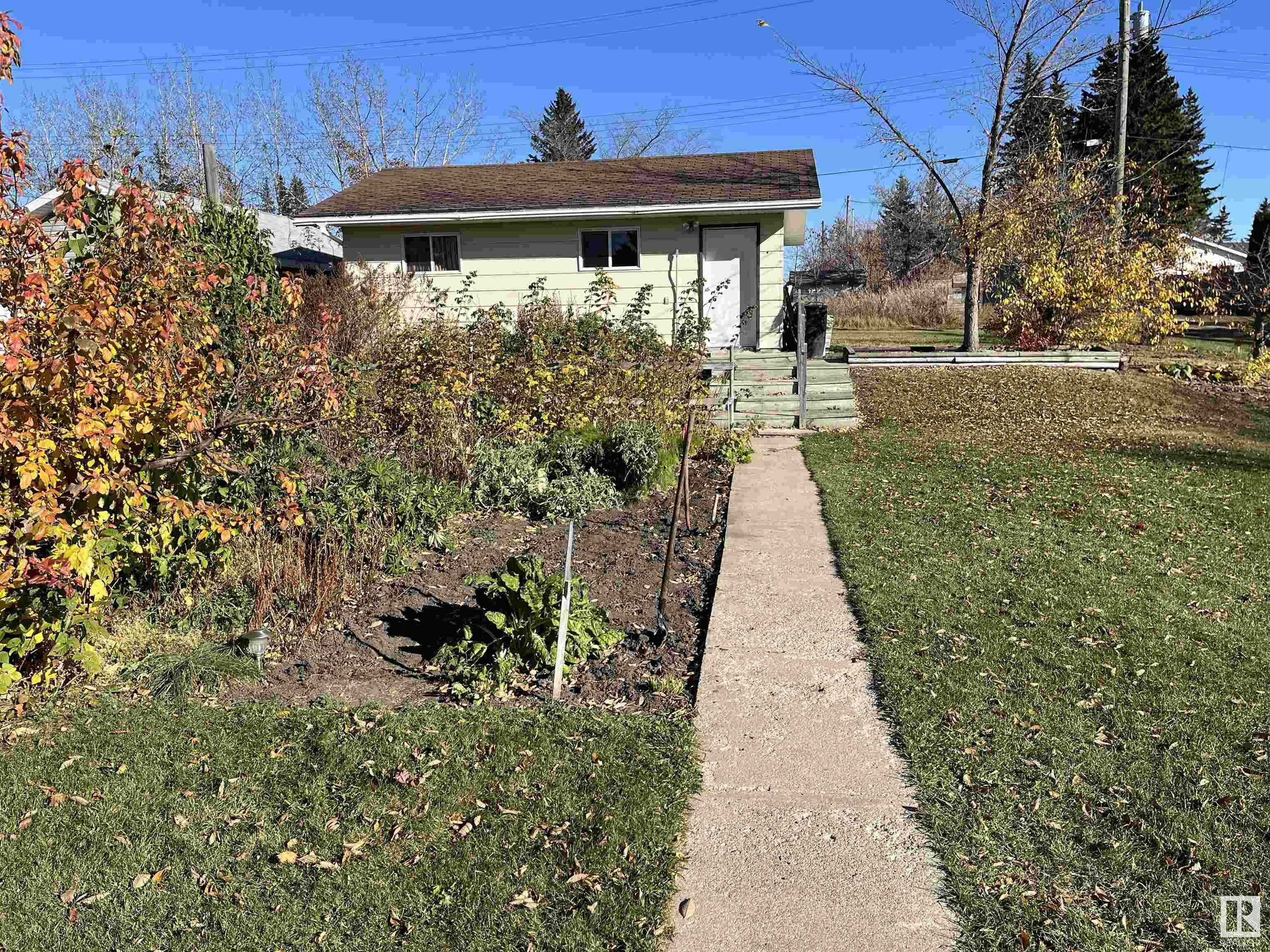 Property Photo:  4815 52 Street  AB T0A 1P0 