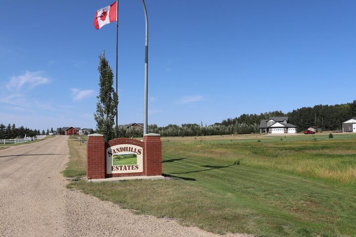 Property Photo: 253050 Township Road 424 AB T4J 1R1