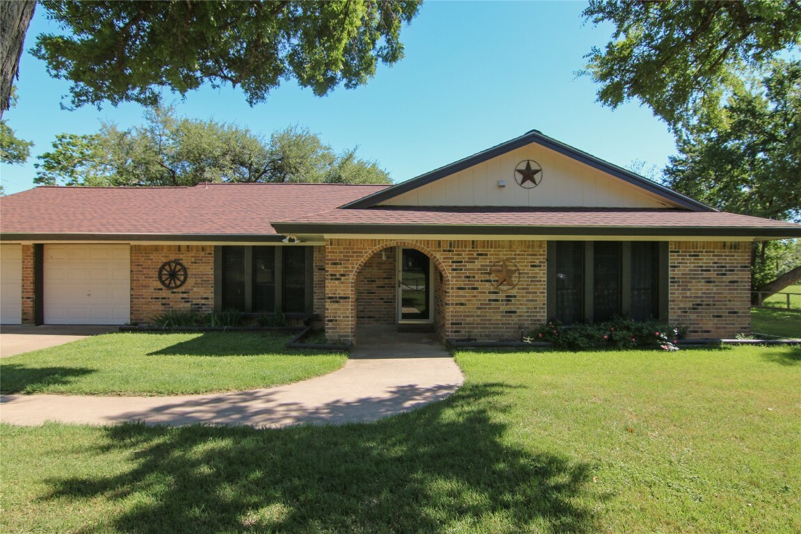 Property Photo:  404 Hernandos Loop  TX 78641 