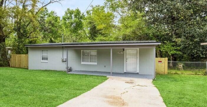 Property Photo:  407 Lakeview Ave. Avenue  FL 32533 