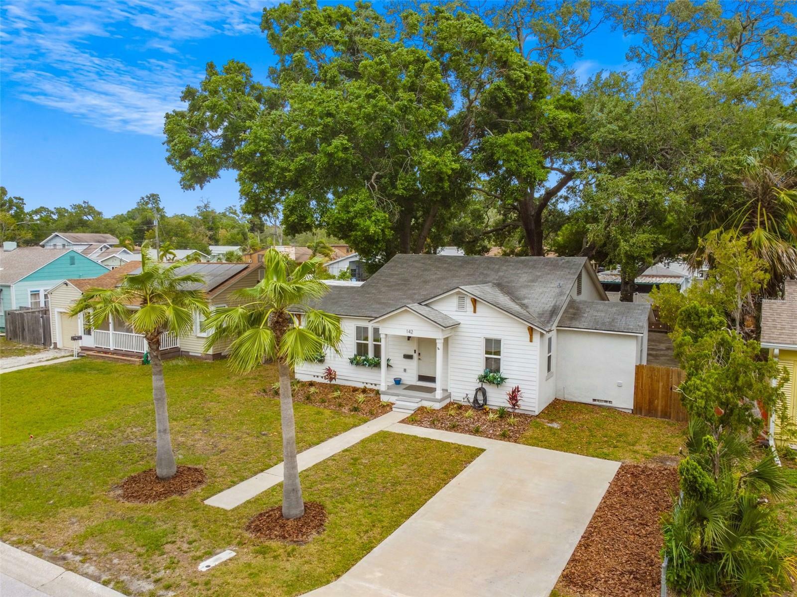 Property Photo:  142 NE Monroe Circle N  FL 33702 