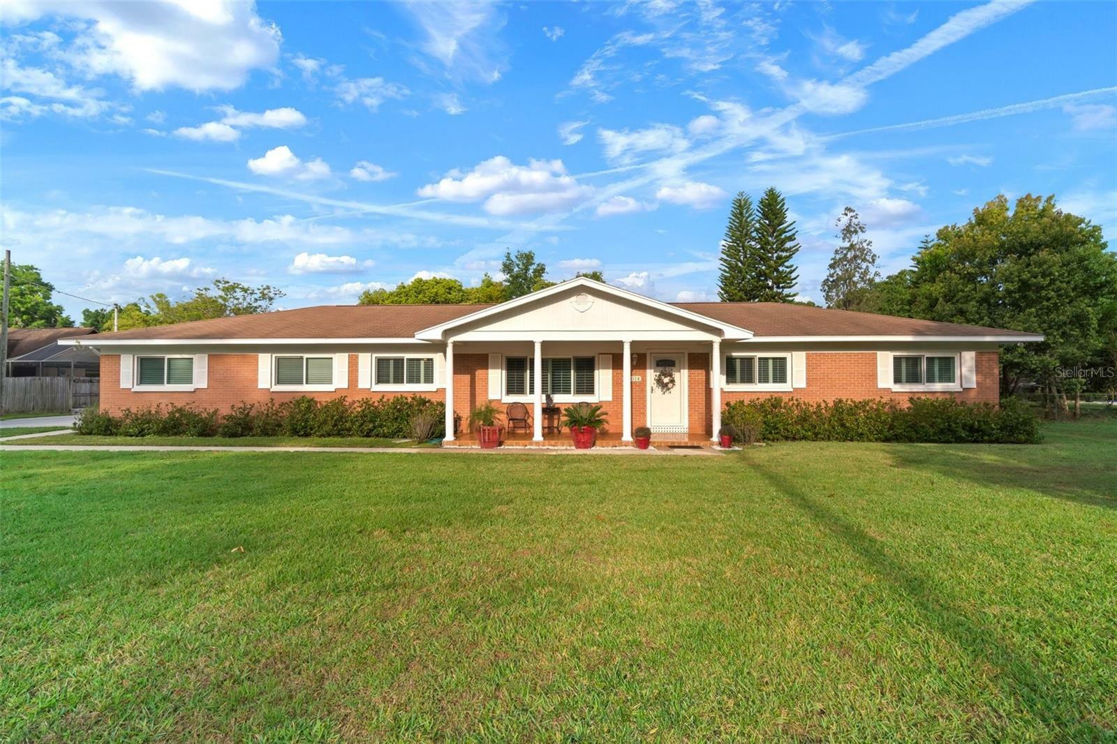 Property Photo:  1014 Mandalay Drive  FL 33511 