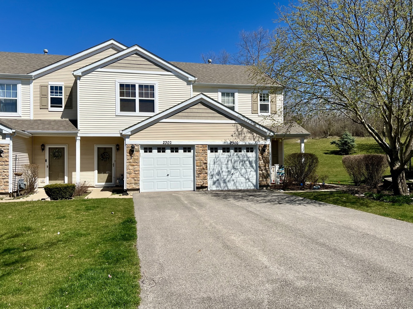 Property Photo:  2302 Flagstone Lane  IL 60110 