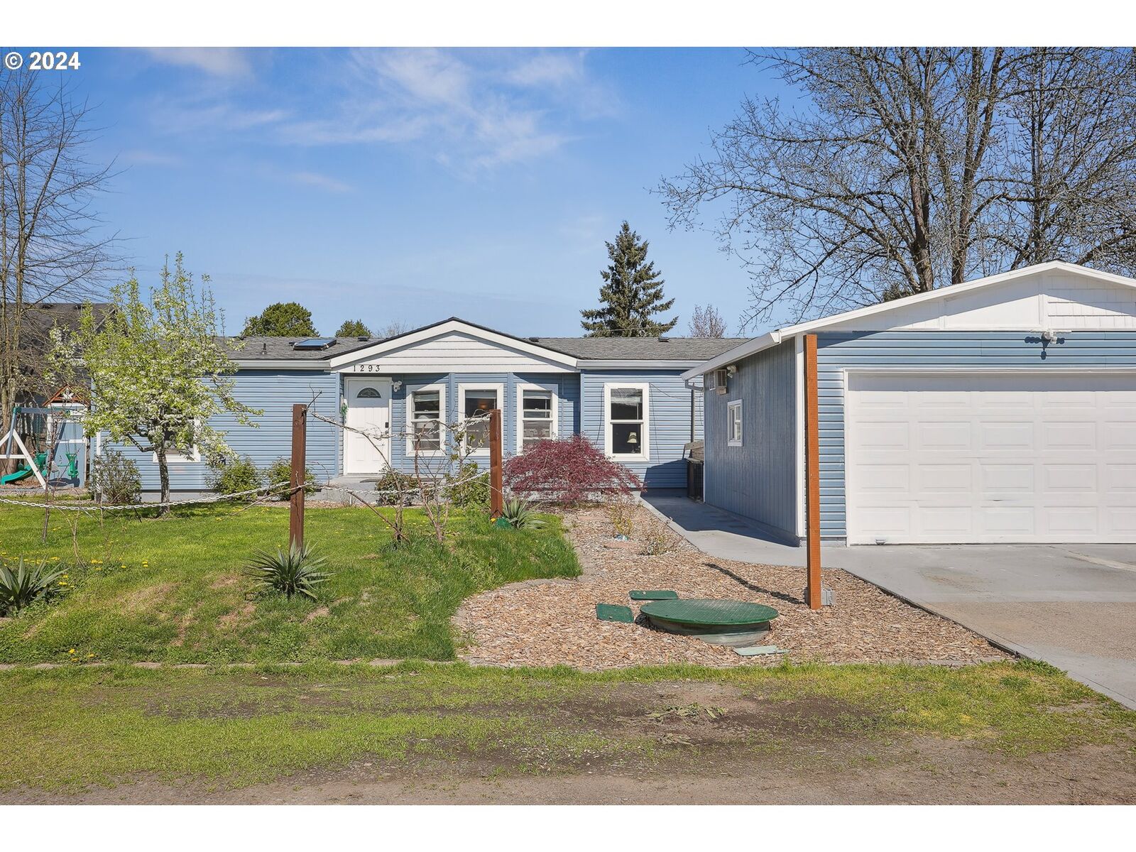 Property Photo: 1293 NE 17th Ave OR 97124