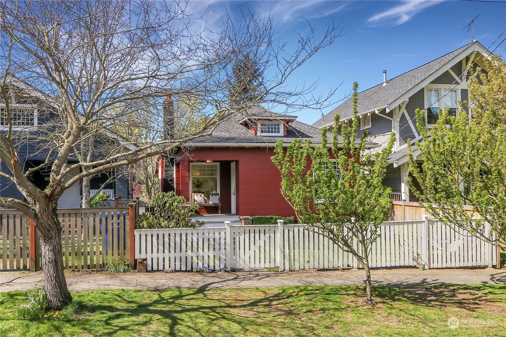 Property Photo:  2519 2nd Avenue W  WA 98119 