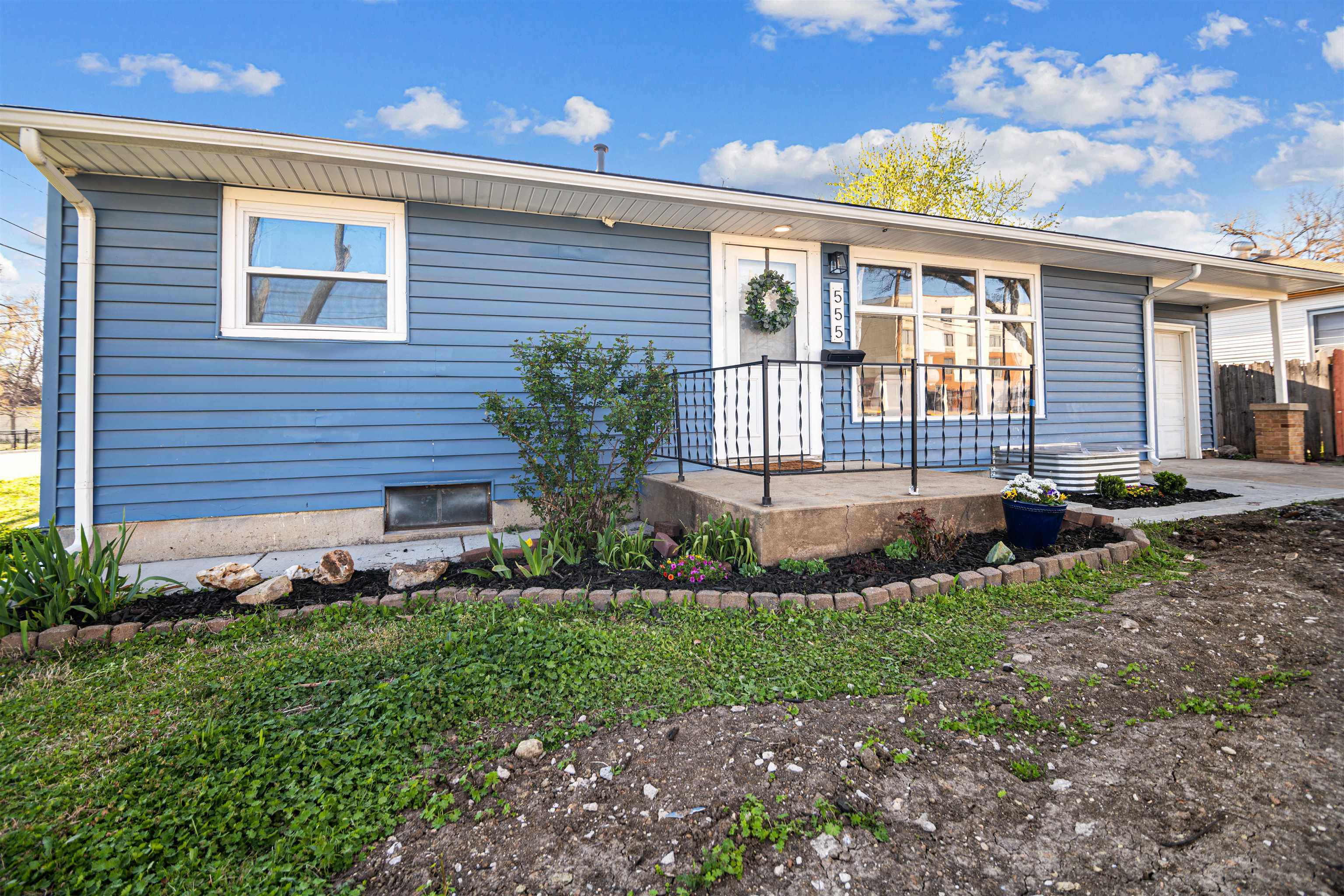 Property Photo:  555 S Pinecrest St  KS 67218 