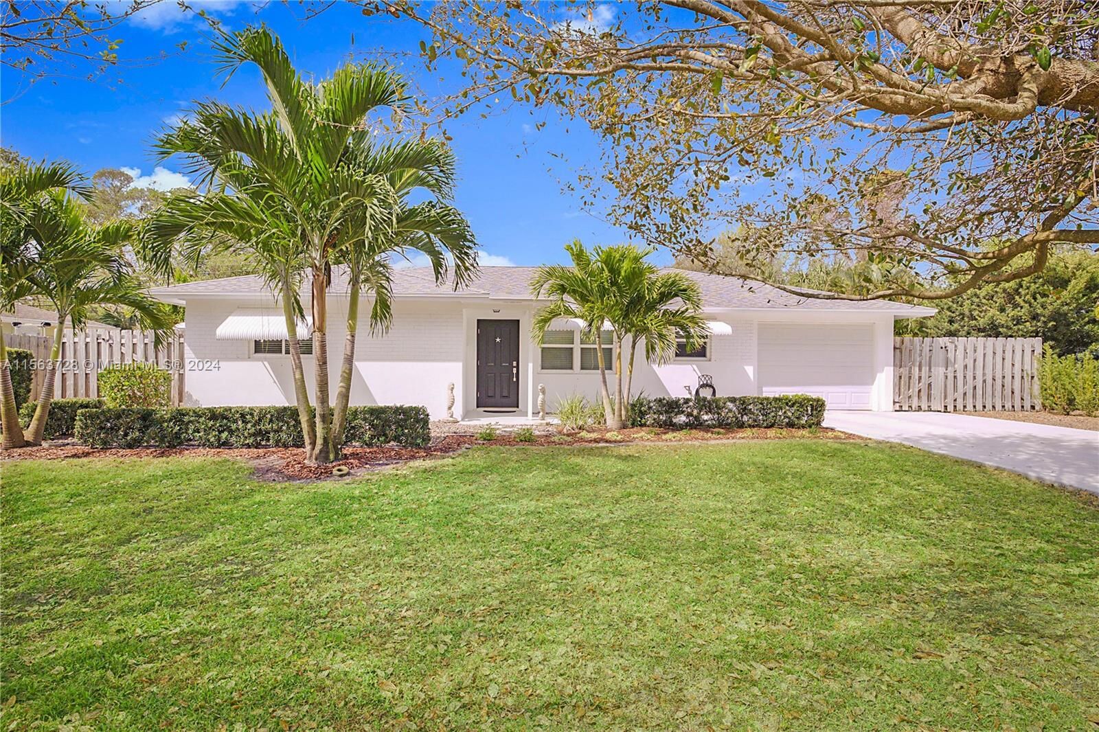 Property Photo: 1519 Summer Ave FL 33469