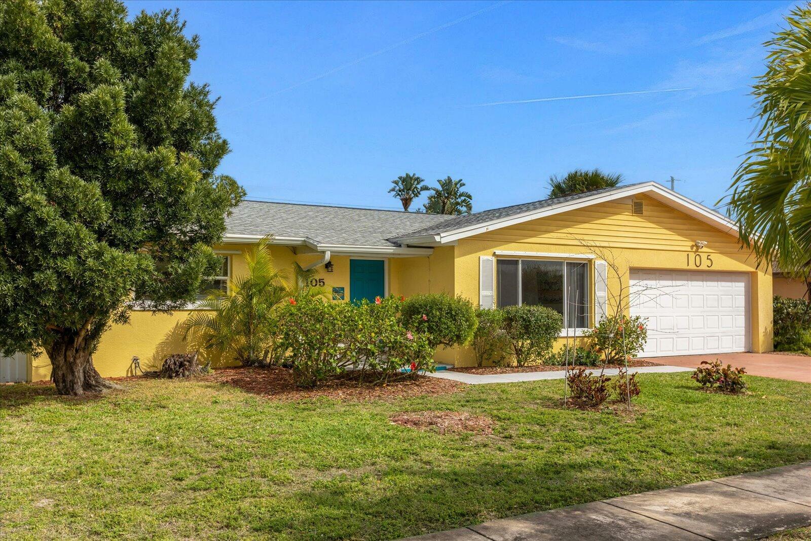 Property Photo:  105 Bay Drive N  FL 32937 