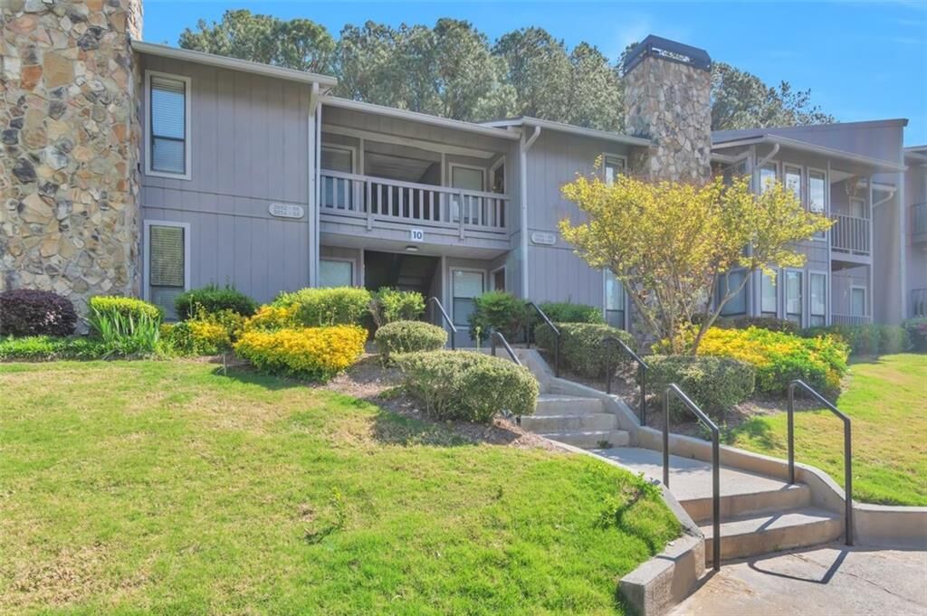 Property Photo:  3960 Woodridge Way  GA 30084 