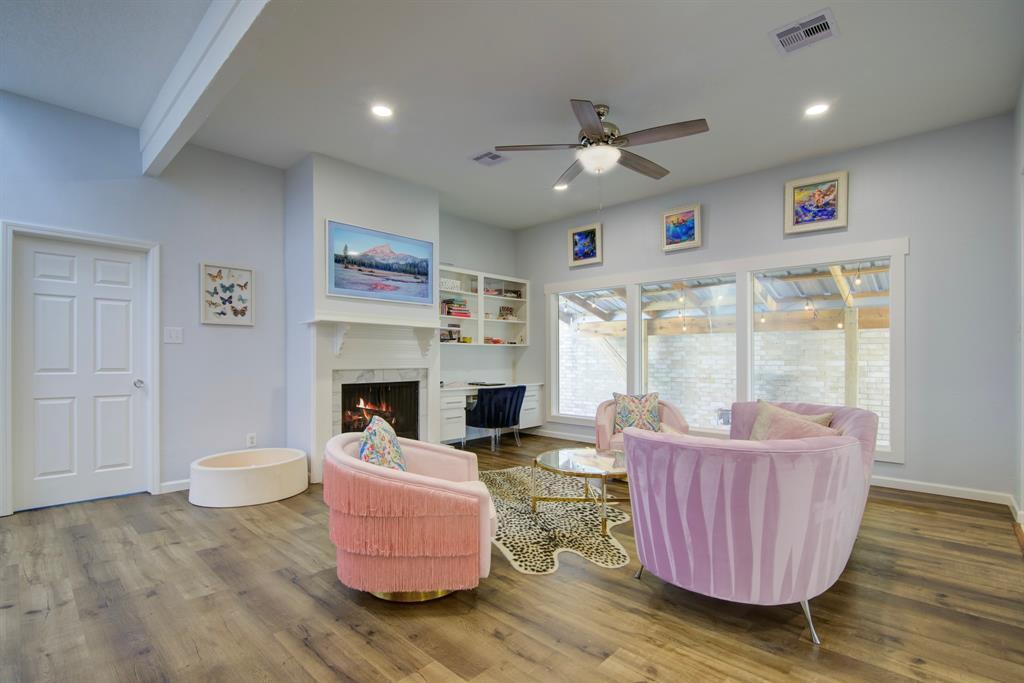Property Photo: 814 Garden Walk Drive Drive TX 77571