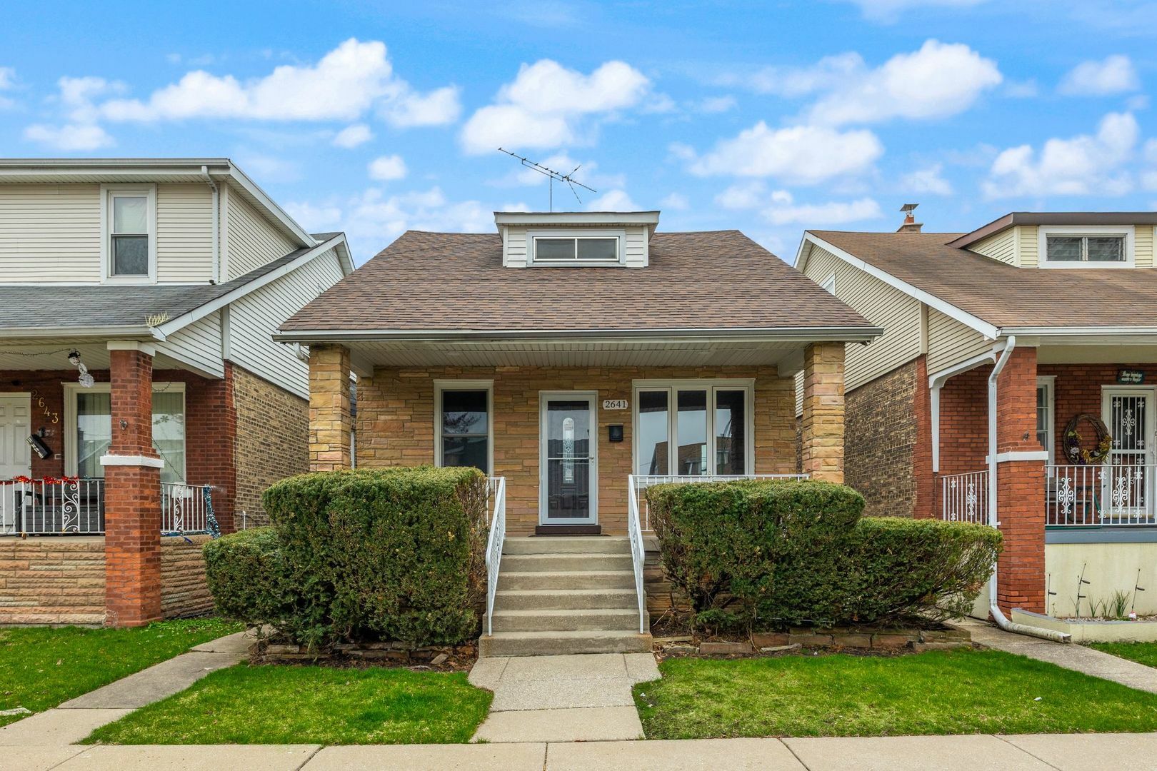Property Photo: 2641 N Mango Avenue IL 60639