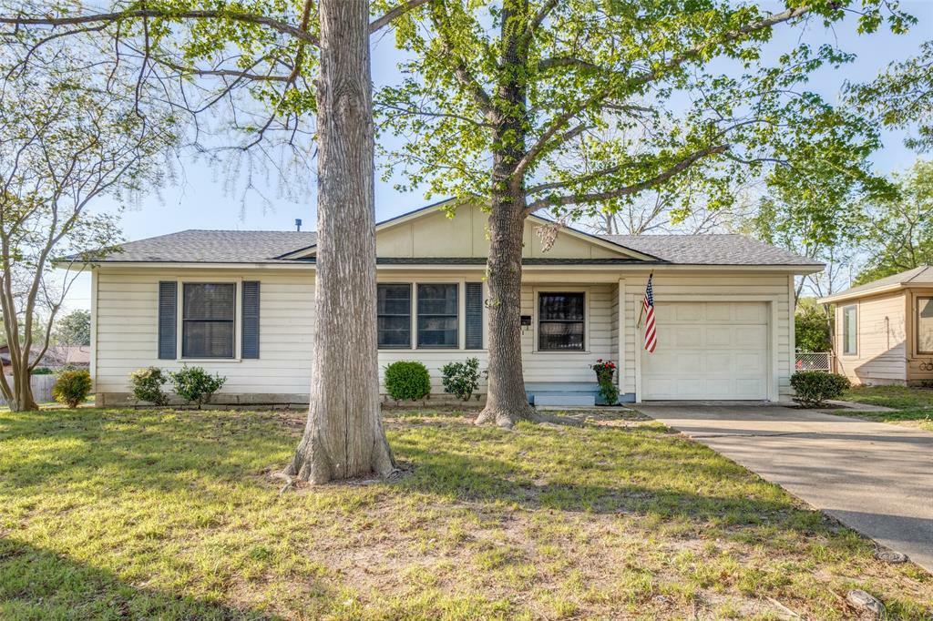 Property Photo:  924 E Summit Street  TX 75090 