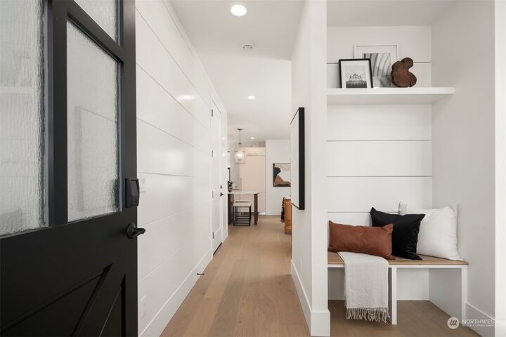 Property Photo: 7554 116th Avenue NE 1 WA 98033