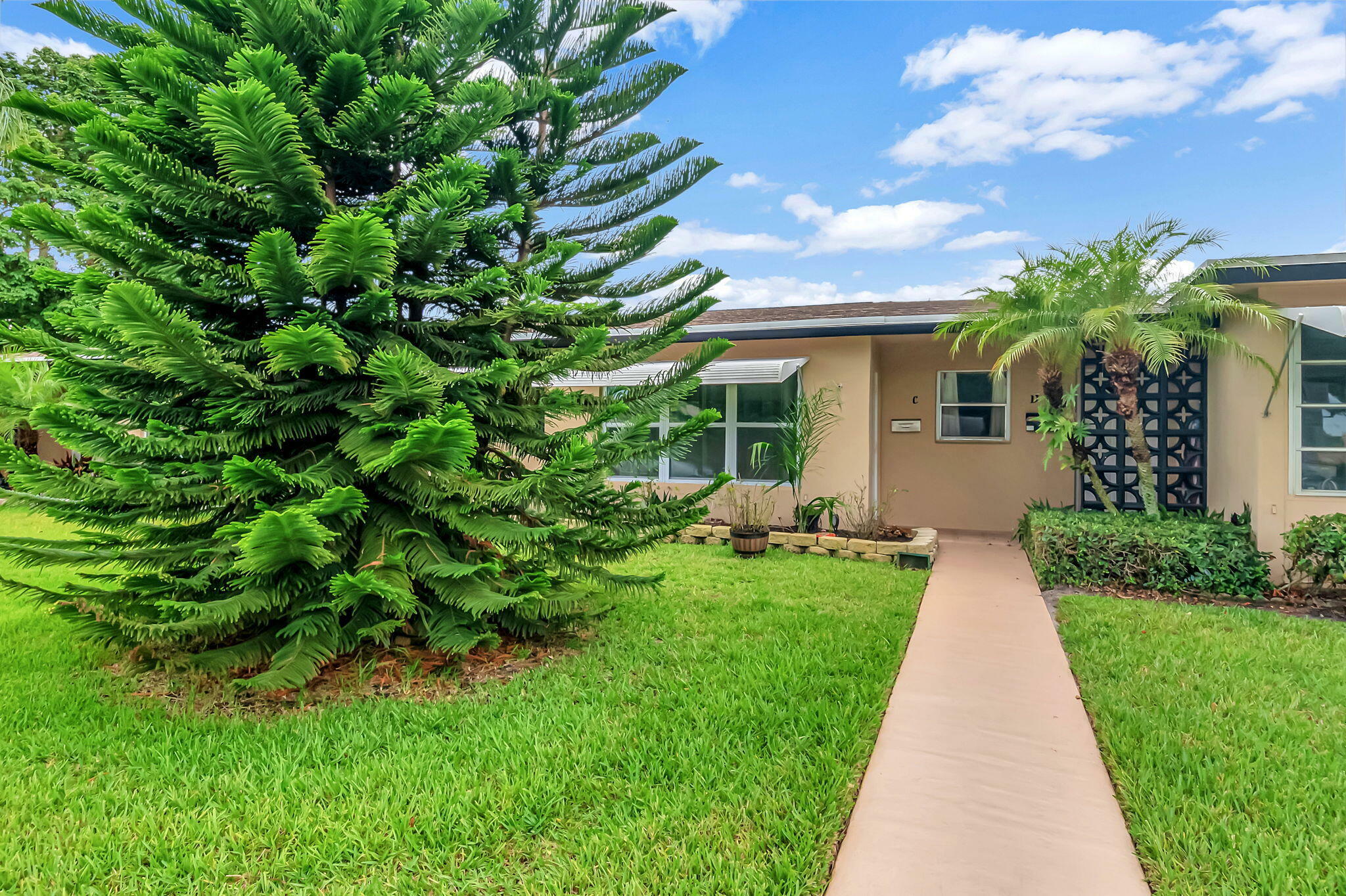 Property Photo:  1040 North Drive C  FL 33445 