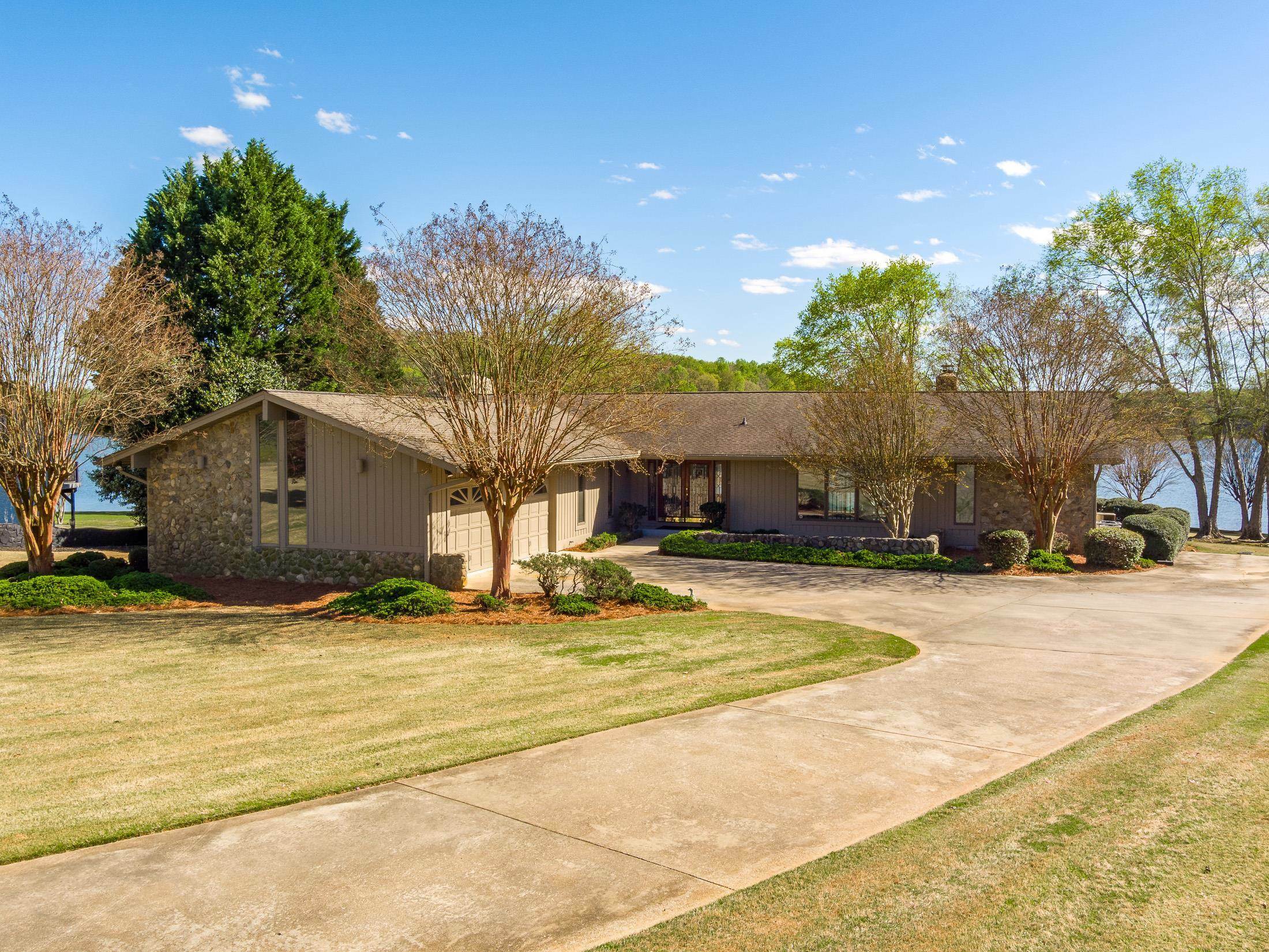 Property Photo:  231 Pointe Rd  SC 29349 