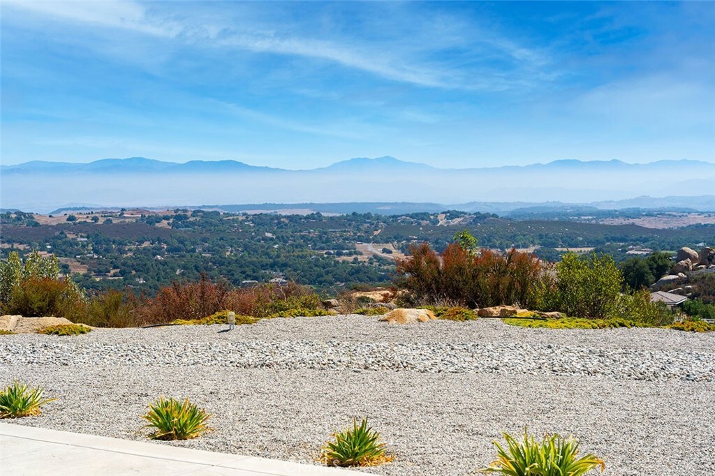 Property Photo:  42225 Hacienda Drive  CA 92562 