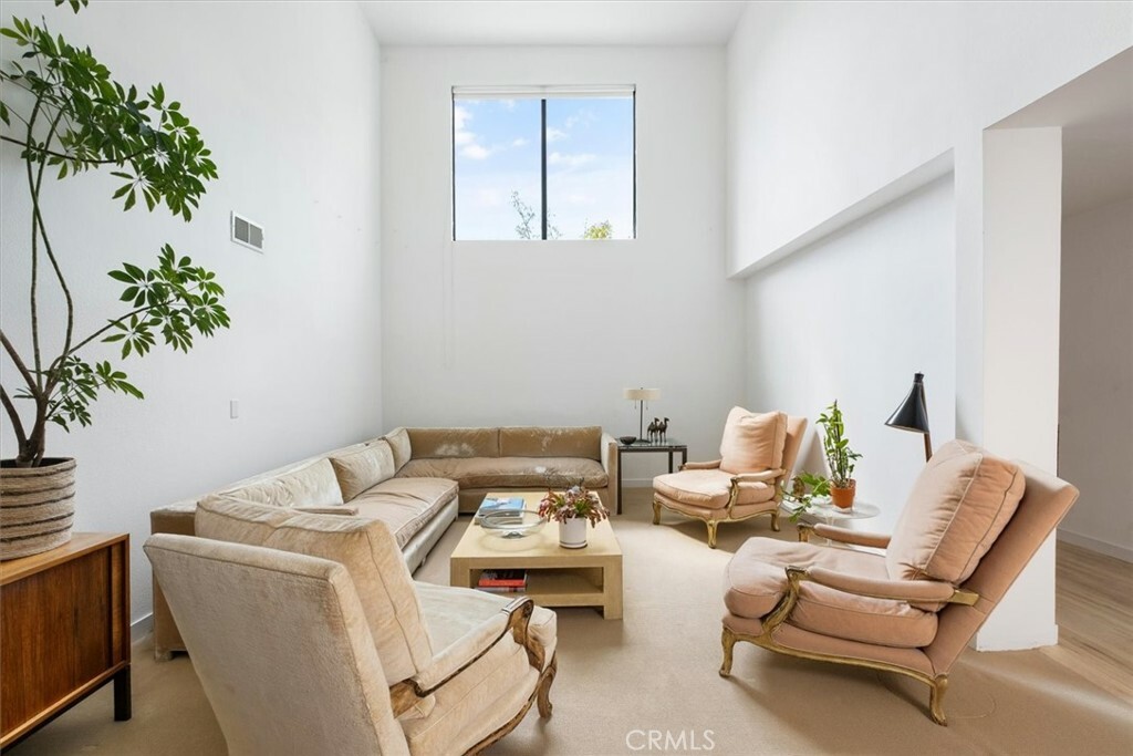 Property Photo:  909 Sierra Bonita Ave. 311  CA 90046 