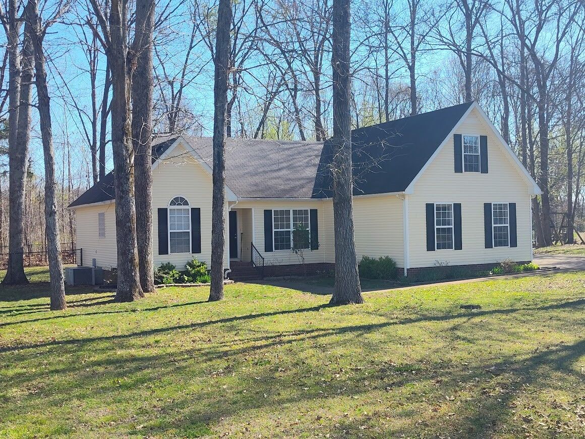 Property Photo: 208 Gatewood Dr TN 37129