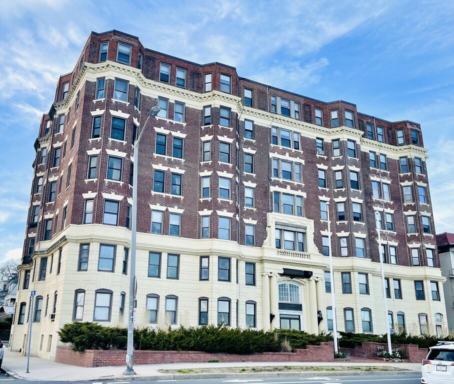 Property Photo:  285 Lynn Shore Dr 207  MA 01902 