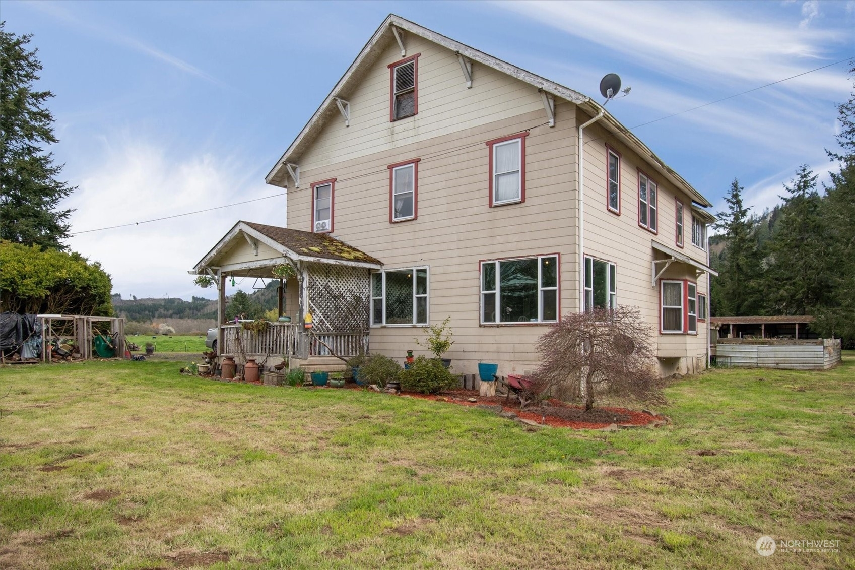 Property Photo:  322 East Valley Road  WA 98647 