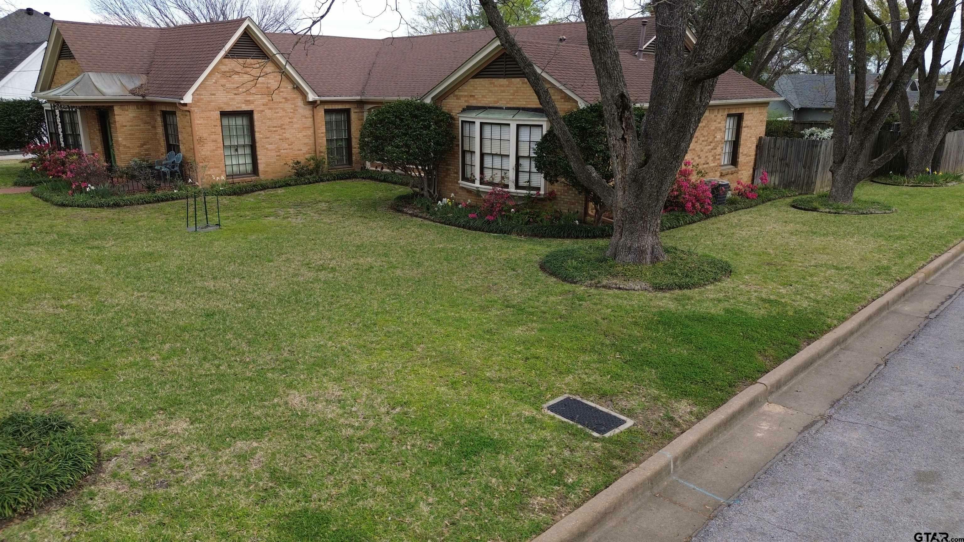 Property Photo:  118 S Mahon Ave  TX 75702 