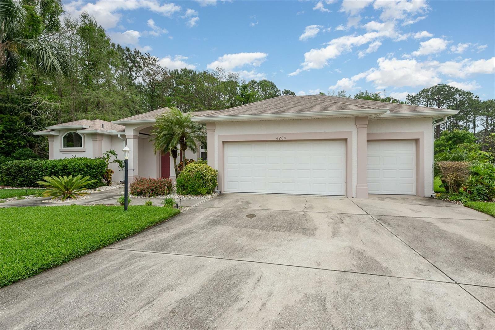 Property Photo: 6264 Saint Thomas Court FL 32128