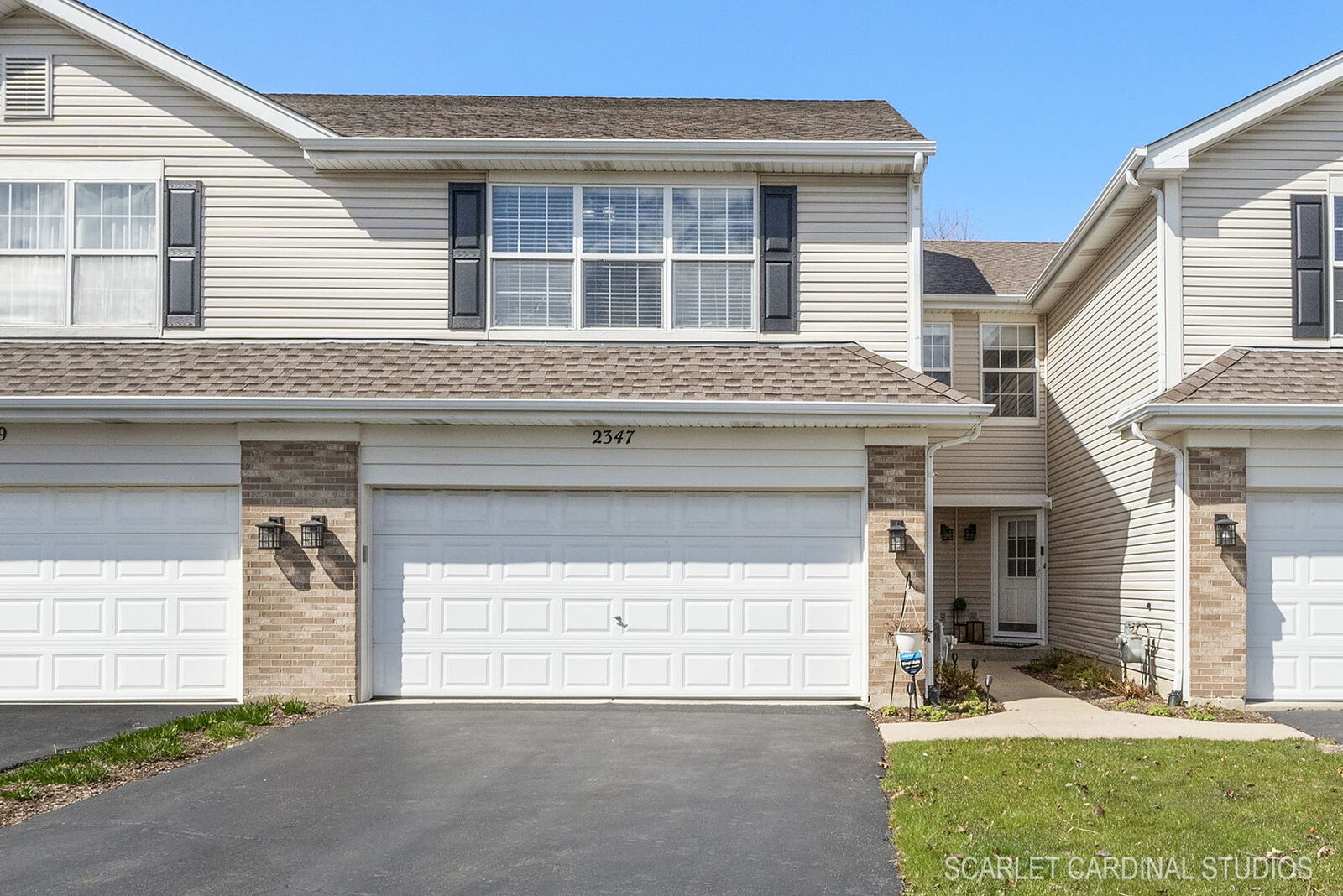 Property Photo: 2347 Stoughton Circle IL 60502