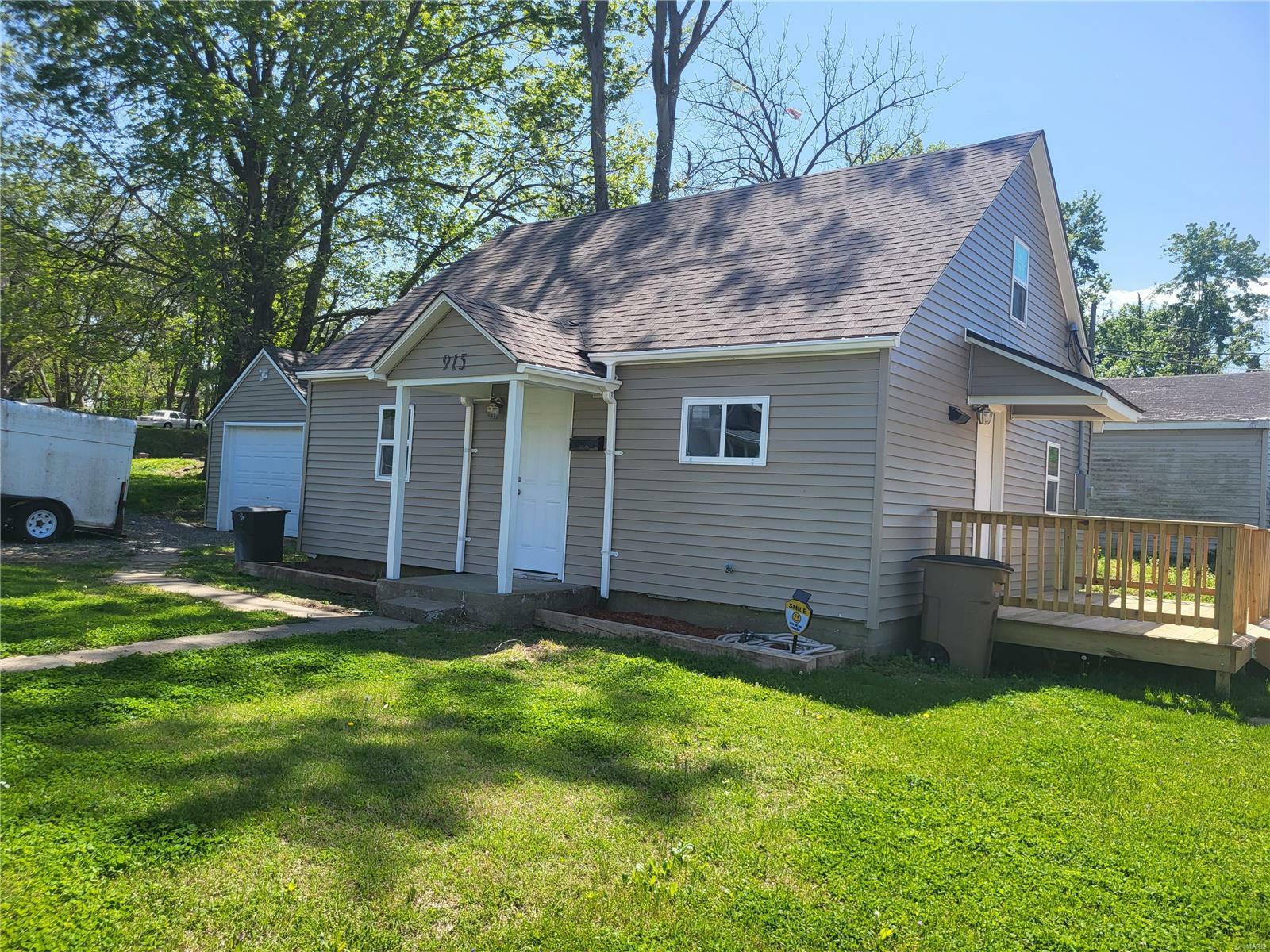 Property Photo:  915 Maple Street  MO 63703 