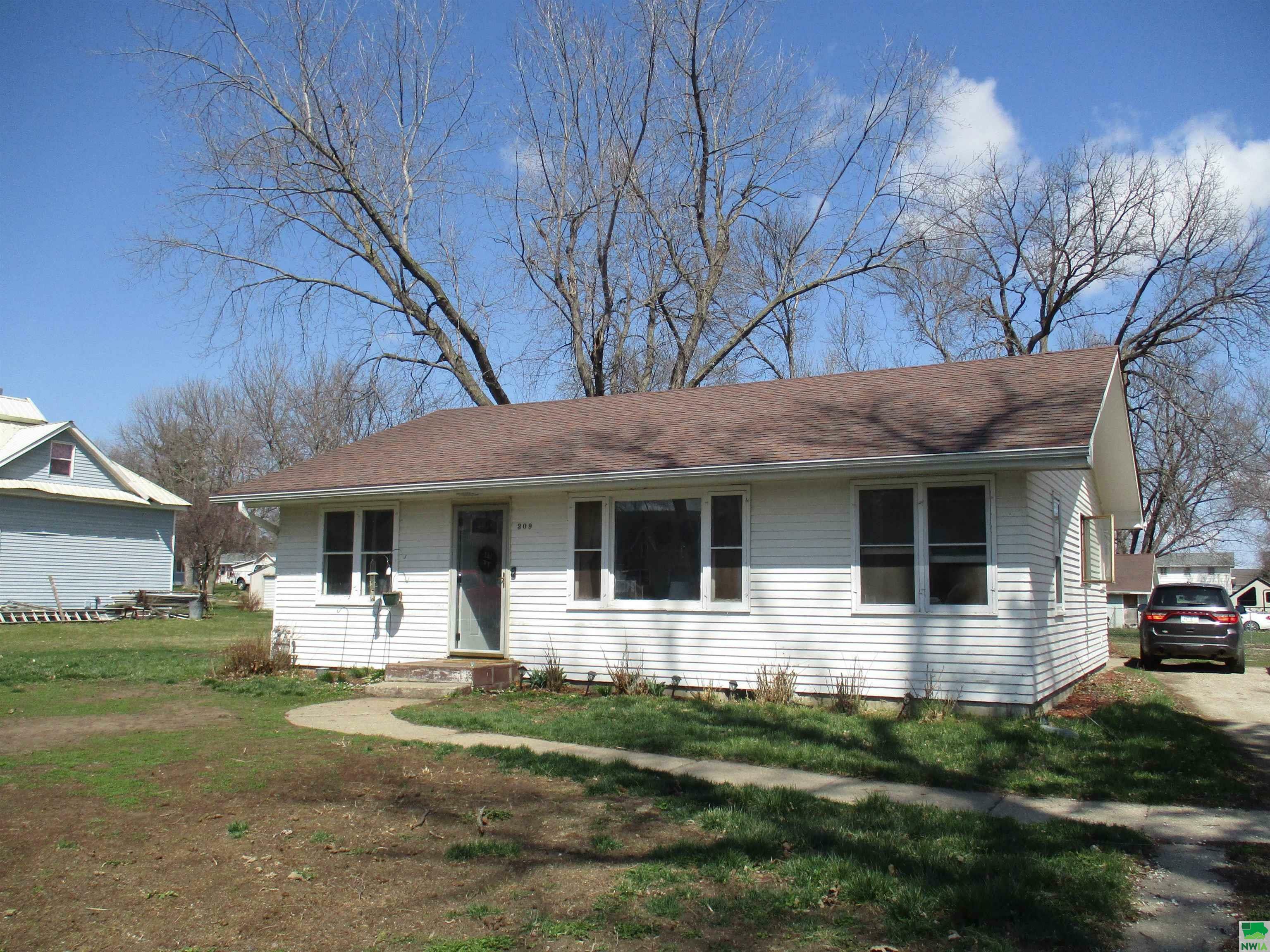 Property Photo:  309 Williams St  IA 51038 