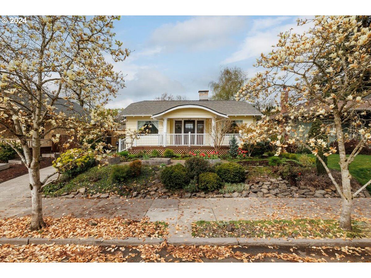 Property Photo: 6213 SE 18th Ave OR 97202