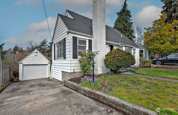 Property Photo: 6219 40th Avenue NE WA 98115
