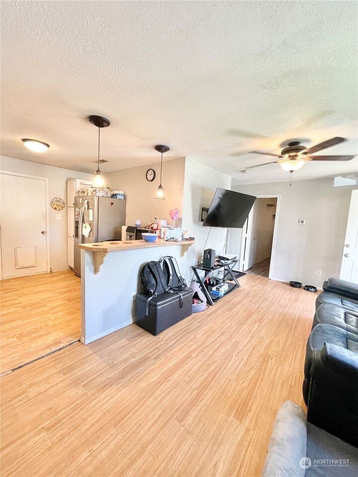 Property Photo: 826 S 5th Avenue WA 98840