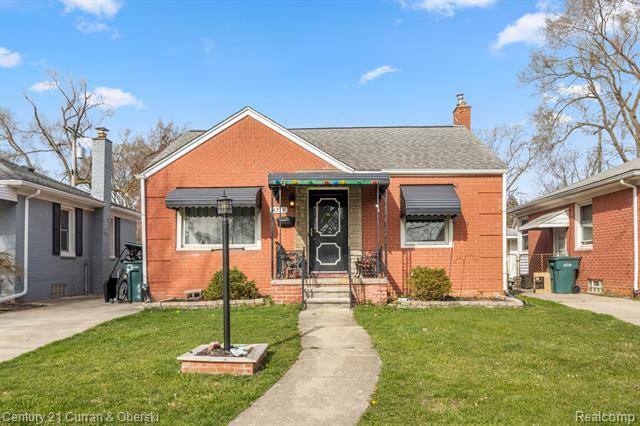 Property Photo:  4216 Duplex Avenue  MI 48146 