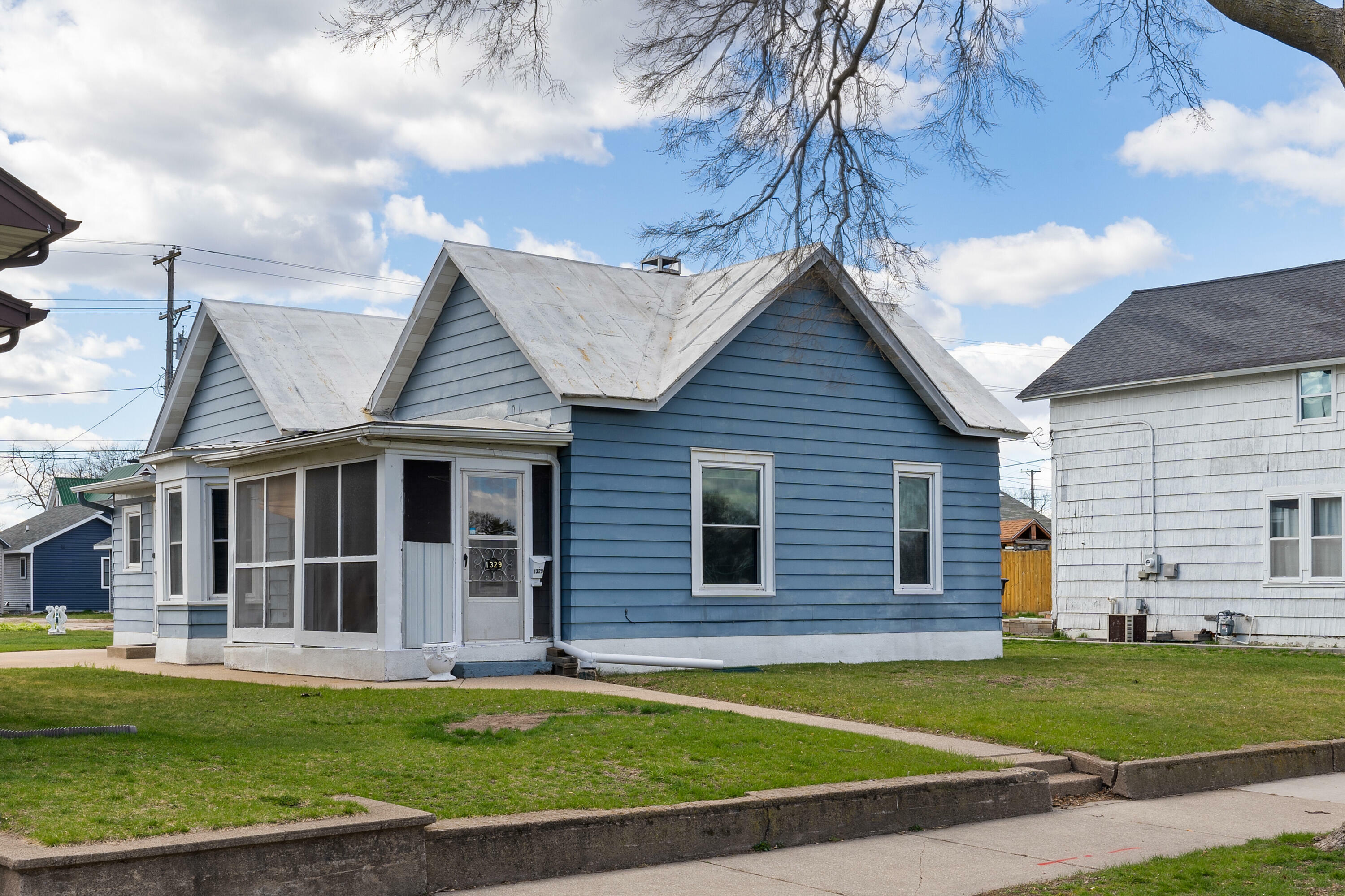 Property Photo:  1329 Avon St  WI 54603 