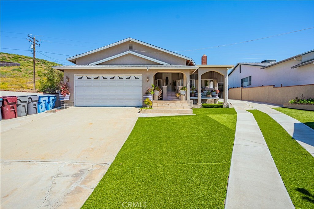 Property Photo:  28798 Avenida De Las Flores  CA 92587 