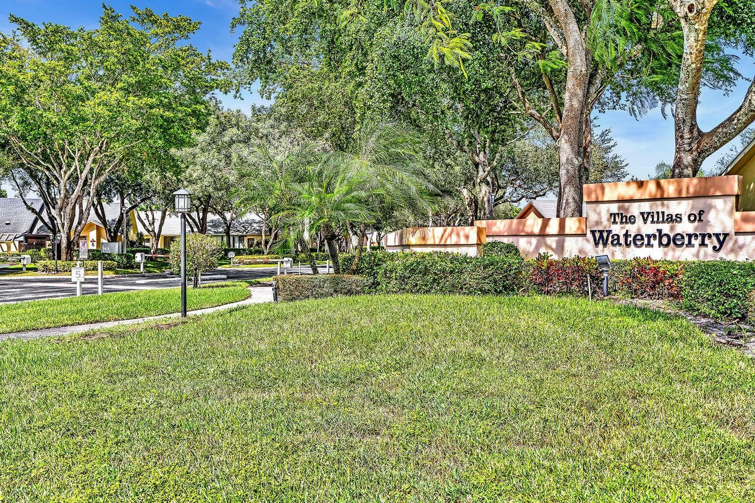 Property Photo:  10884 Waterberry Court  FL 33498 