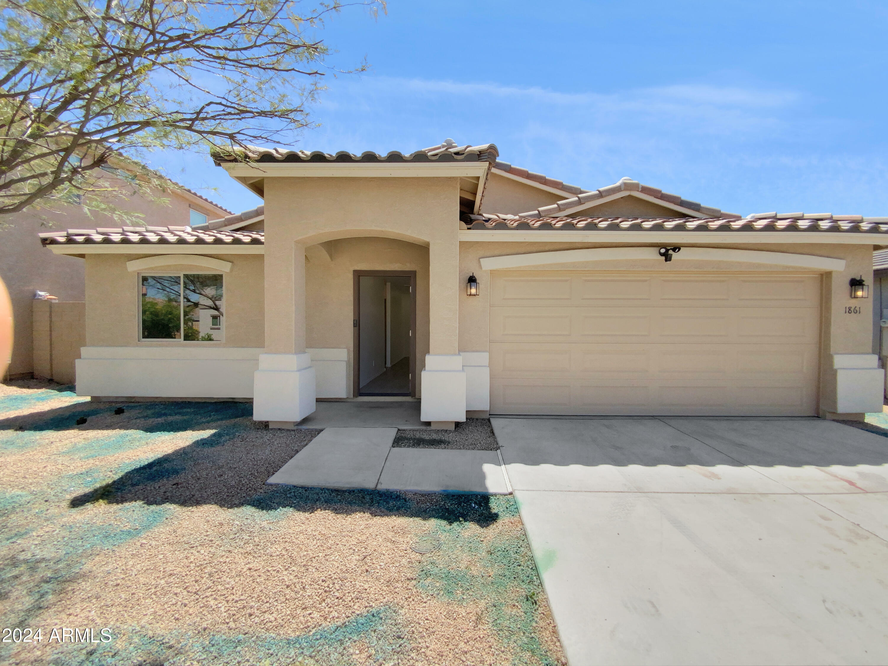 Property Photo:  1861 W Overland Street  AZ 85120 