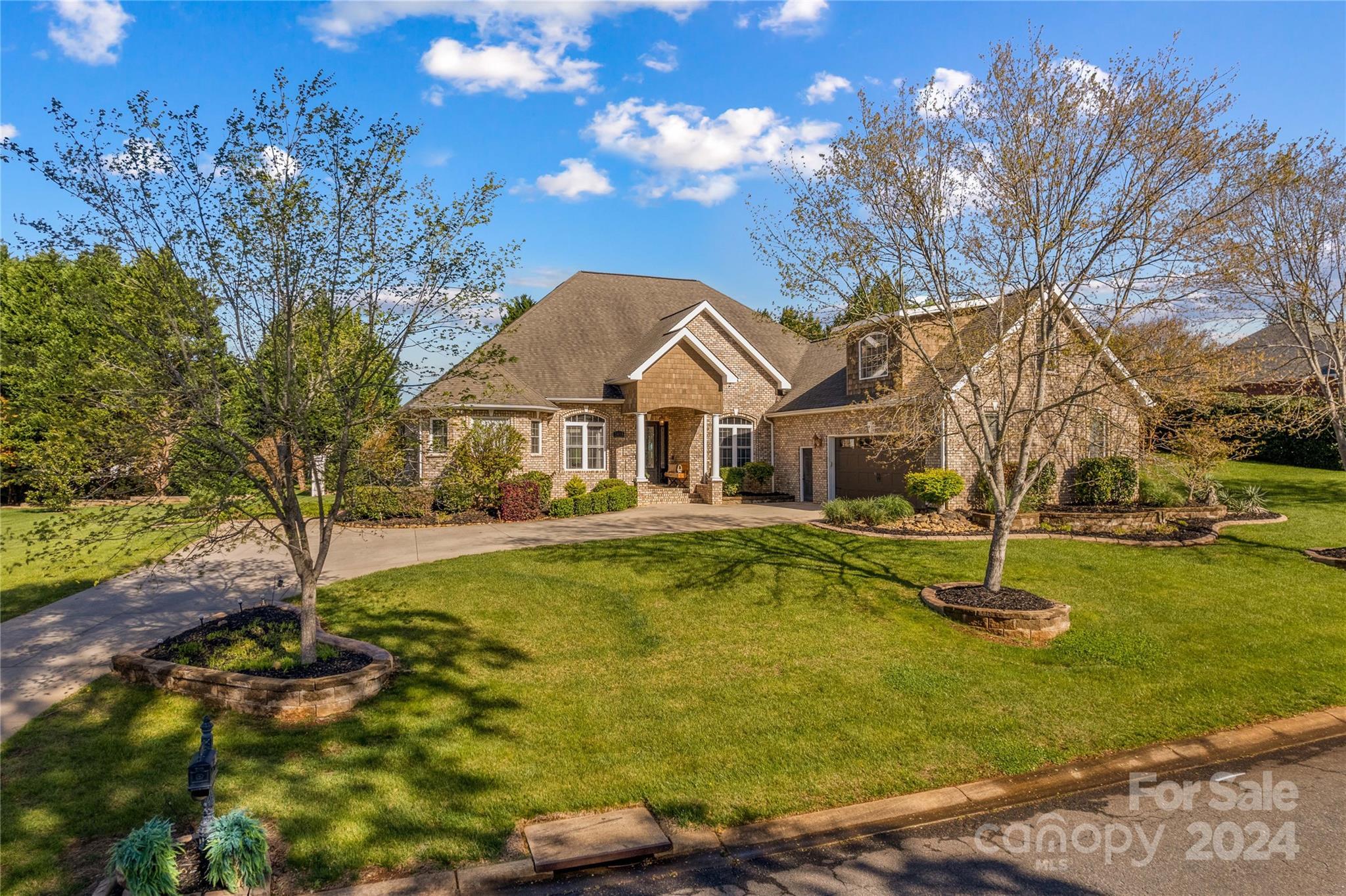 Property Photo: 2415 Falcon Lane NC 28625