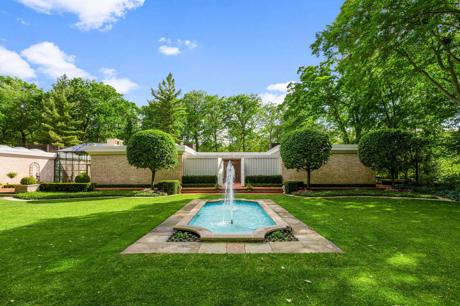 Property Photo: 240 Shore Acres Circle IL 60044