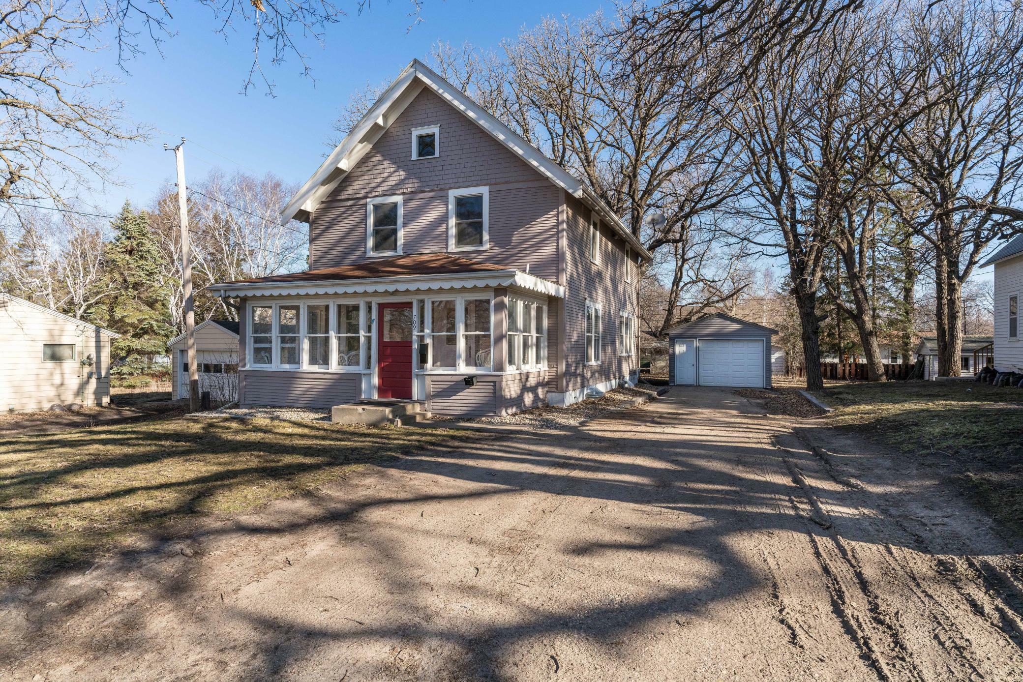 Property Photo:  709 E Beech Avenue  MN 56537 