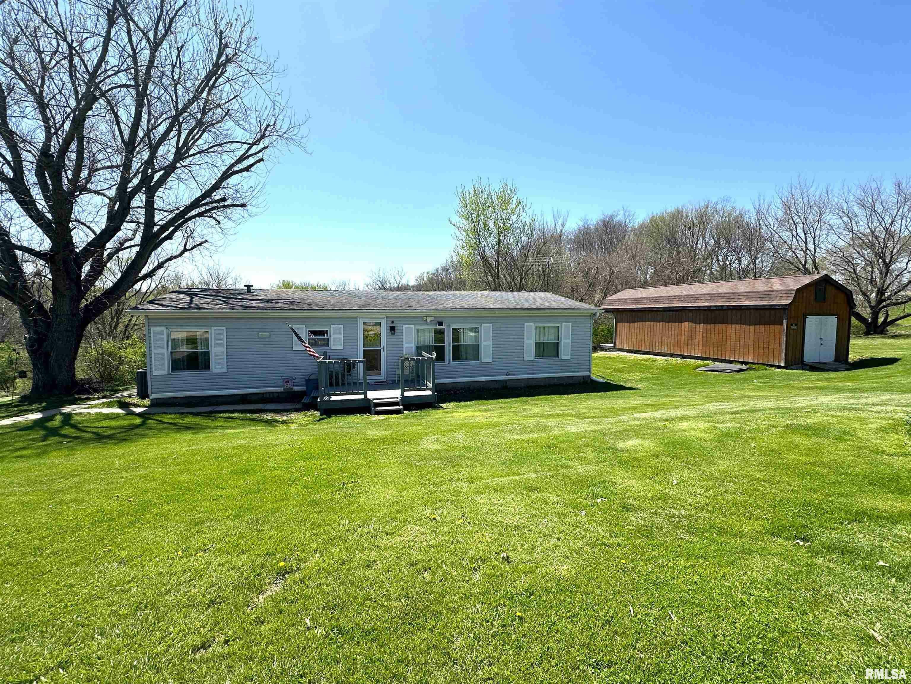 Property Photo:  104 Hillcrest Drive  IL 61462 