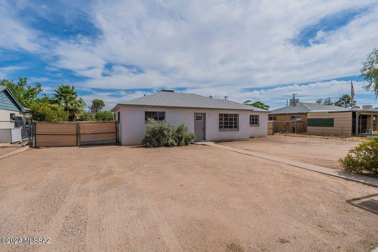 Property Photo:  826 W Calle Milu  AZ 85706 