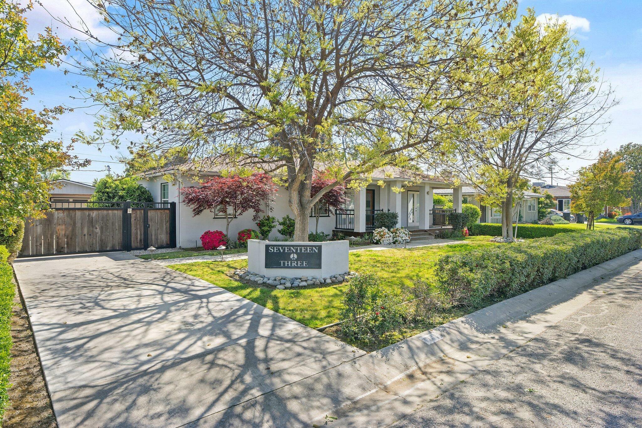 Property Photo:  1703 W Laurel Avenue  CA 93277 