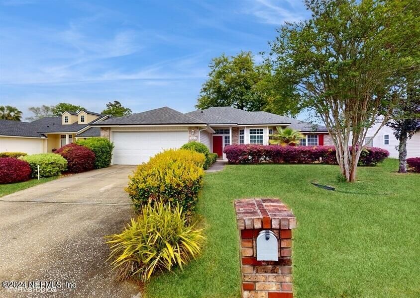Property Photo:  9283 Whisper Glen Drive  FL 32222