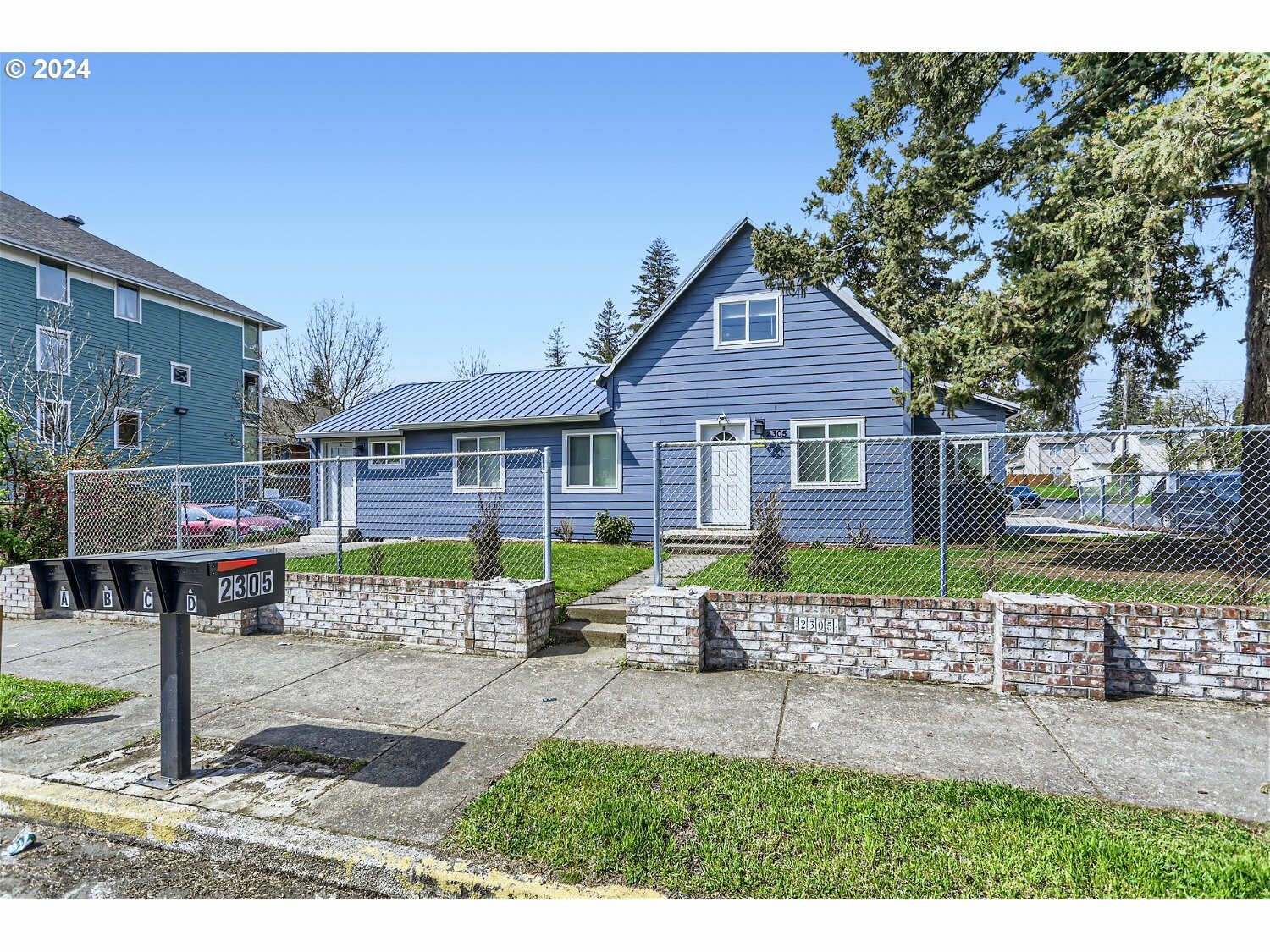 Property Photo:  2305 SE 130th Ave  OR 97233 