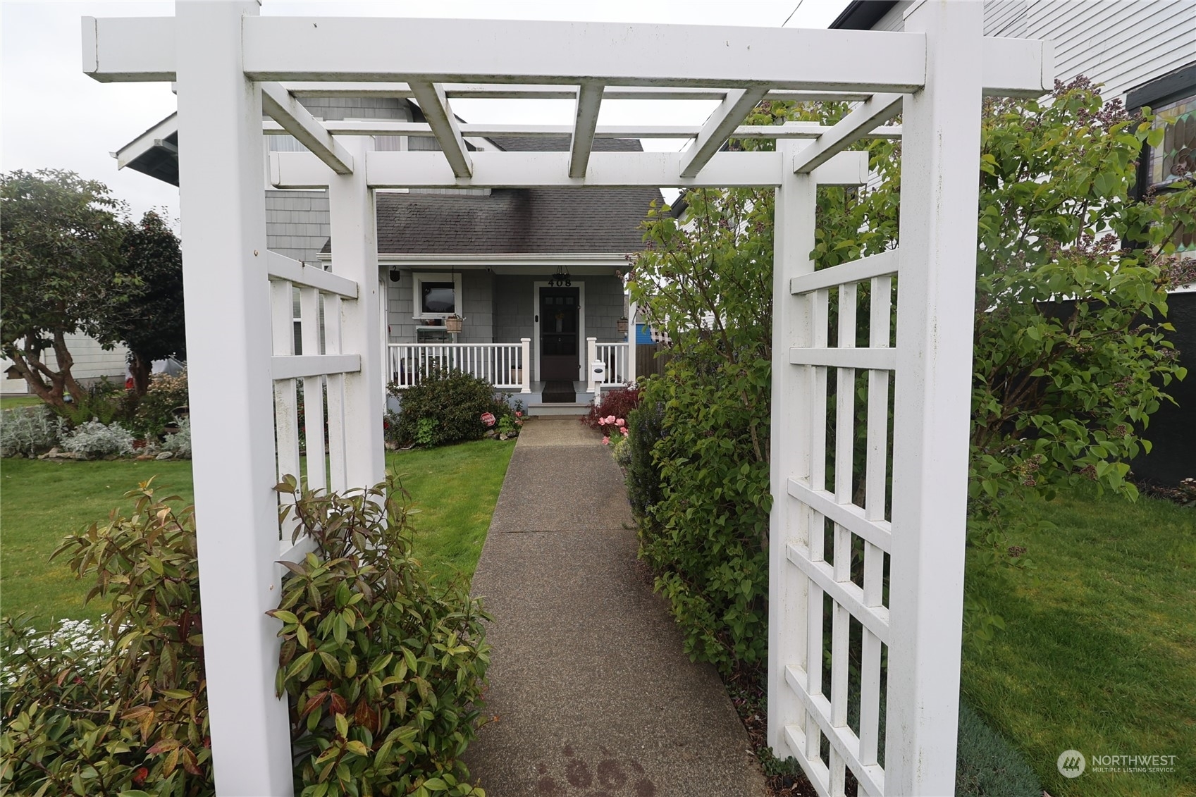 Property Photo:  408 J Street  WA 98550 